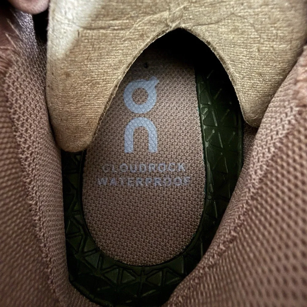 Size 7.5 On Cloud CloudRock Waterproof Hiking Boot Sneaker Women's Olive Green